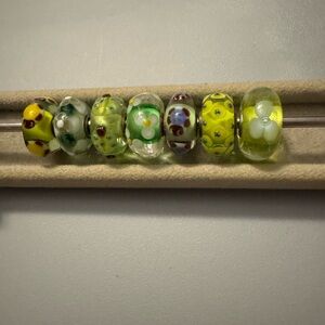 New Trollbeads 7 unique yellow/green glass beads including 3 turtles